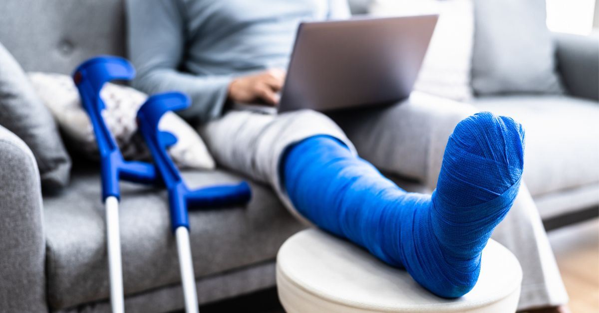 Auto accident victim with their right leg in a cast